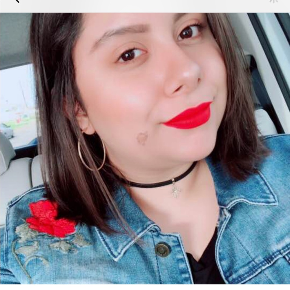 Meet your Posher, Moni